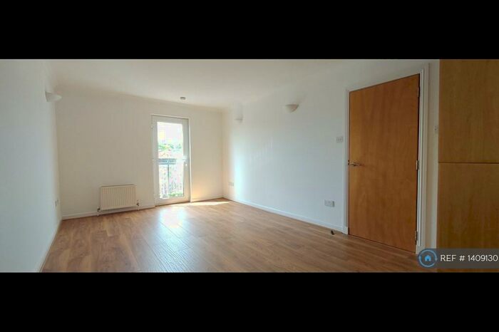2 Bedroom Flat To Rent In Gilmerton Road, Edinburgh, EH17