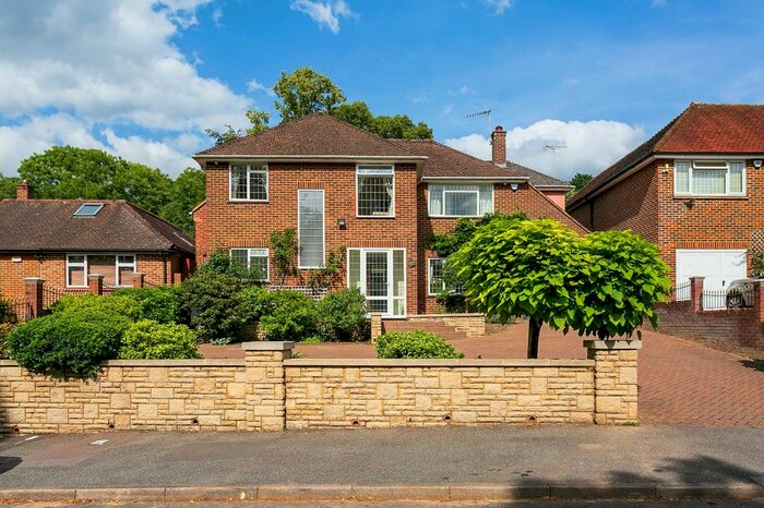4 Bedroom Detached House For Sale In Hempstead Road, Watford, Hertfordshire, WD17