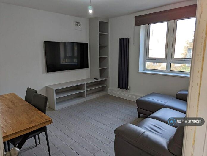 3 Bedroom Flat To Rent In Darling Row, London, E1