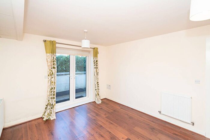 2 Bedroom Flat To Rent In Ley Farm Close, Watford, WD25