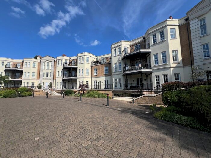 2 Bedroom Flat To Rent In Wilberforce Court Holwood Estate, Westerham Road, Keston, Kent, BR2