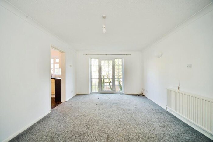 2 Bedroom Flat For Sale In Crofton Way, Enfield, EN2