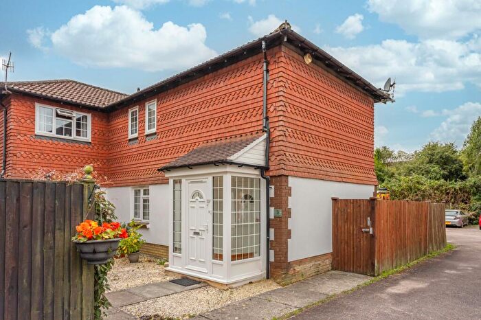 2 Bedroom Property To Rent In Stanier Close, Maidenbower, RH10