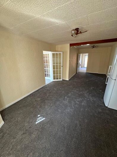 4 Bedroom Semi-Detached House To Rent In Romford, RM6