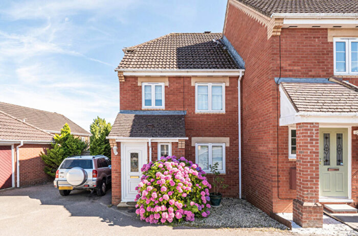 3 Bedroom End Of Terrace House For Sale In Holland Drive, Andover, Hampshire, SP10