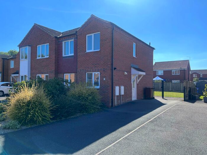 3 Bedroom Semi-Detached House To Rent In Maldon Close, NG10