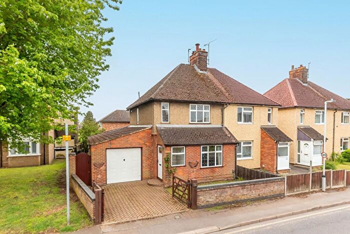 2 Bedroom Semi-Detached House For Sale In Beaudesert, Leighton Buzzard, LU7