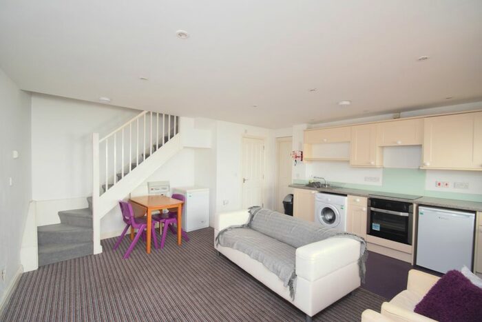 3 Bedroom Flat To Rent In Church Street, Falmouth TR11