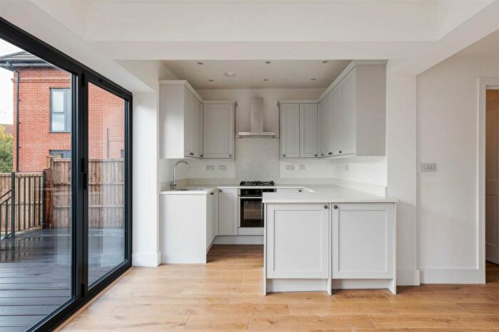 2 Bedroom Flat For Sale In Winns Avenue, Walthamstow, E17