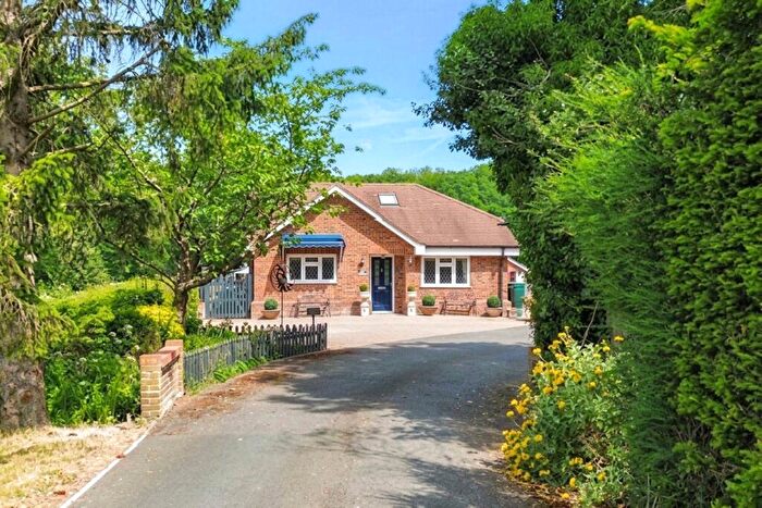 4 Bedroom Bungalow For Sale In New Road, Pamber Green, Tadley, Hampshire, RG26