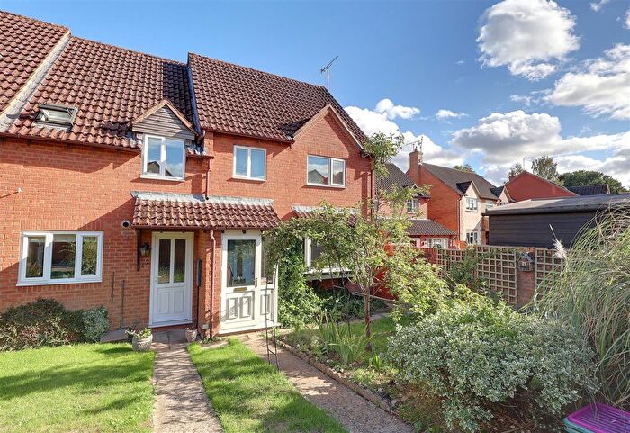 3 Bedroom End Terrace House For Sale In Russett Way, Newent, GL18