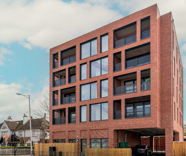 1 Bedroom Ground Flat To Rent In High Road, Romford, London, RM6