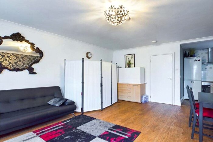 2 Bedroom Detached House To Rent In Russell Road, Walthamstow, E17