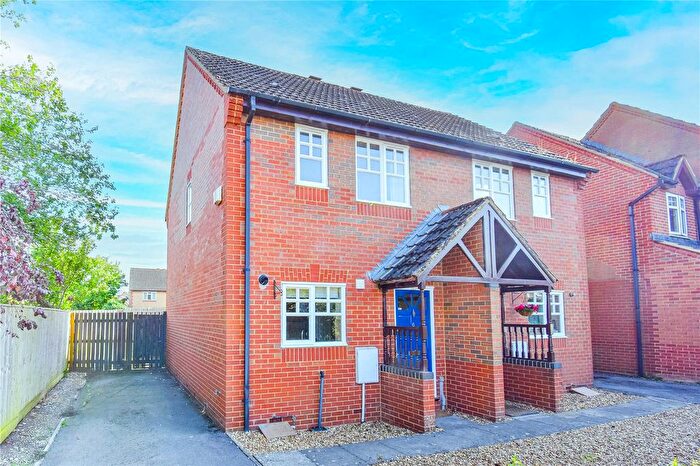 2 Bedroom Semi-Detached House To Rent In Evenlode Drive, Didcot, Oxfordshire, OX11