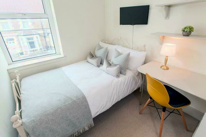 6 Bedroom Terraced House To Rent In Moy Road, Cardiff, CF24