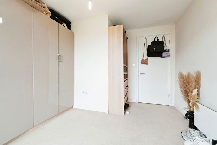 2 Bedroom Flat For Sale In Navigation Walk, Wakefield, West Yorkshire, WF1