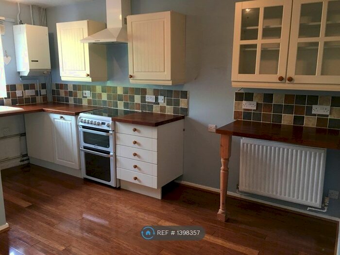 3 Bedroom Semi-Detached House To Rent In County Street, Bristol, BS4