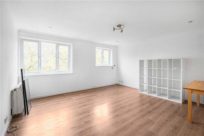 1 Bedroom Flat To Rent In Towergate, Pages Walk, London, SE1