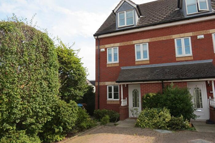 3 Bedroom Semi-Detached House To Rent In Buttermere Close, North Road, Hull, East Yorkshire, HU4