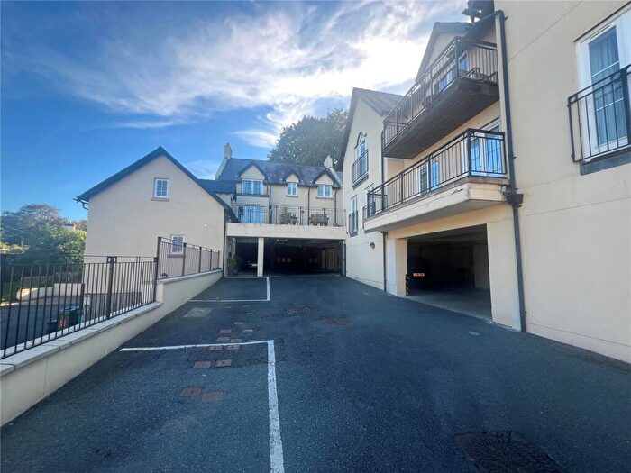 2 Bedroom Flat For Sale In St. Brides Hill, Saundersfoot, Pembrokeshire, SA69