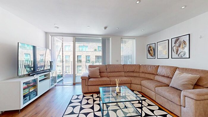 2 Bedroom Flat For Sale In Mahindra Way, Beckton, London, E6