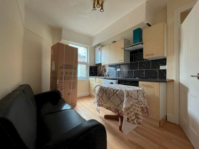 1 Bedroom Flat To Rent In Green Lanes, Palmers Green, N13