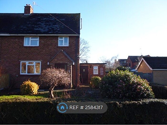 3 Bedroom Semi-Detached House To Rent In The Close, Evesham, WR11