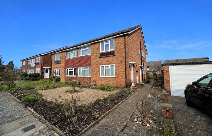 2 Bedroom Maisonette To Rent In Barton Close, Bexleyheath, Kent, DA6