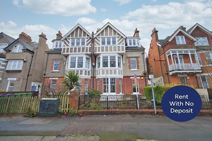 2 Bedroom Flat To Rent In Grimston Gardens, Folkestone, Kent, CT20