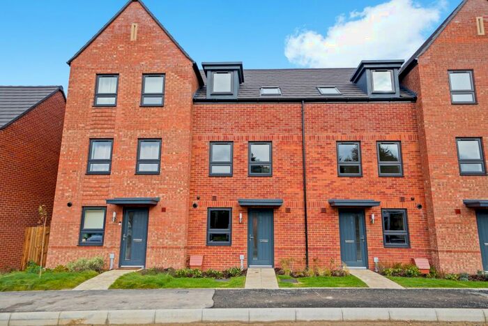 3 Bedroom Terraced House To Rent In Box Crescent, Houghton Regis, LU5