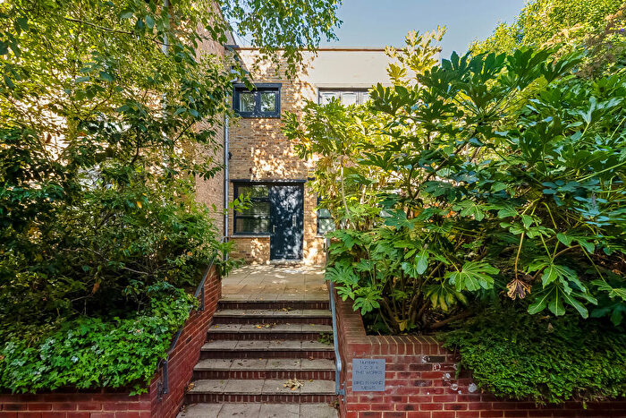 3 Bedroom Property For Sale In Bird In Hand Mews, London, SE23