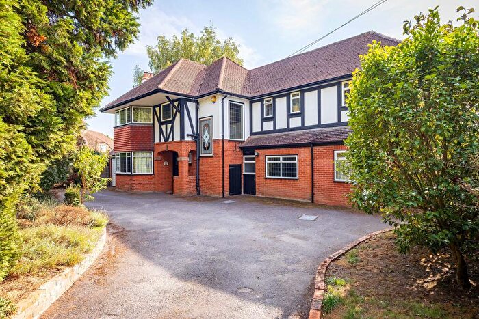 4 Bedroom Detached House For Sale In Wych Hill Lane, Woking, Surrey, GU22