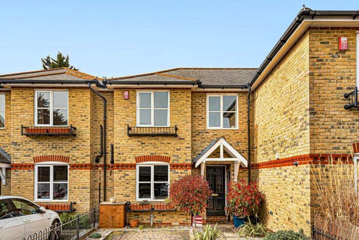 4 Bedroom House To Rent In Saddlers Mews, St. Johns Road, Hampton Wick, KT1