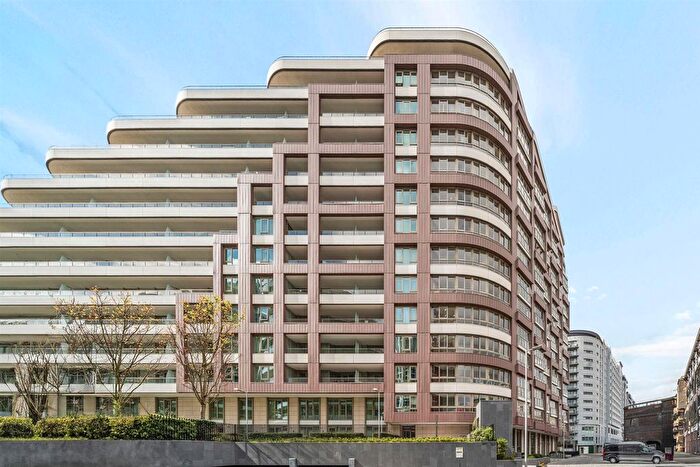 2 Bedroom Flat For Sale In Queenstown Road, London, SW11