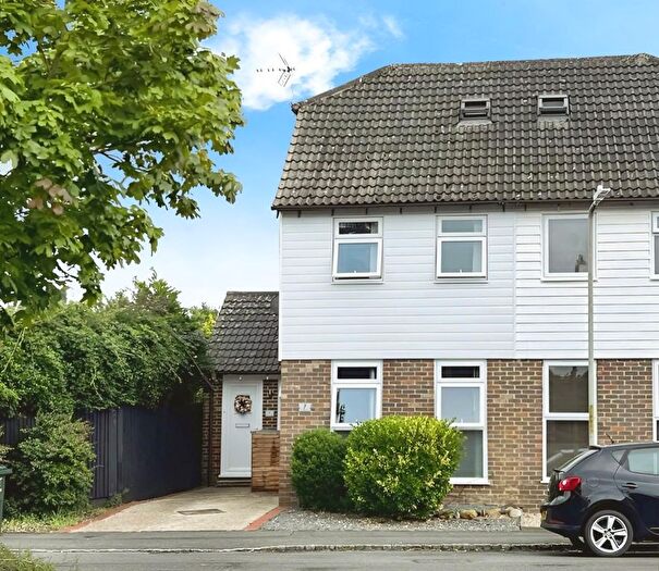 3 Bedroom Semi Detached House For Sale In The Bulrushes, Ashford, TN23