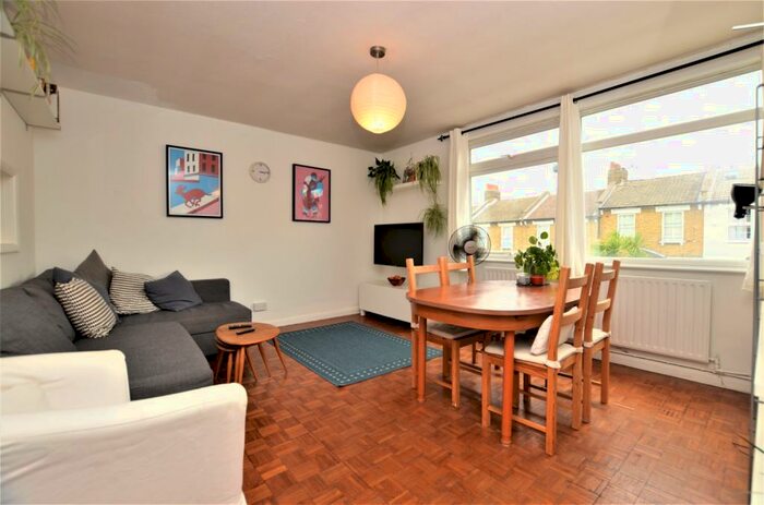 2 Bedroom Flat To Rent In Fairlawn Park London, SE26