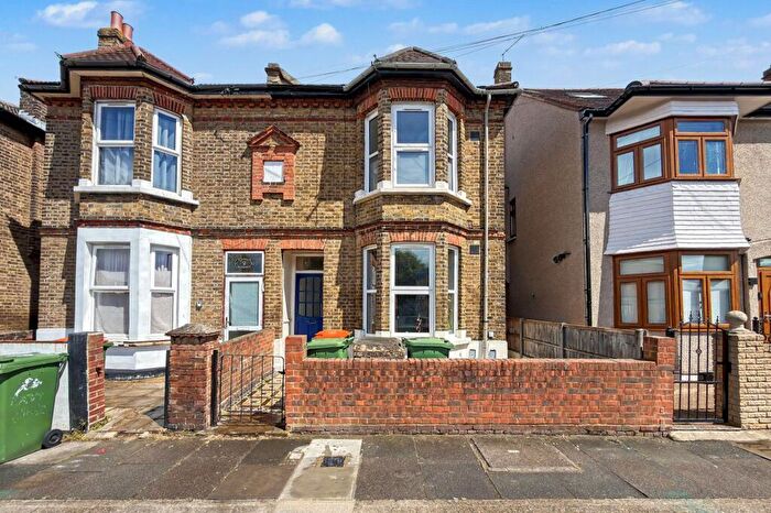 1 Bedroom Flat For Sale In First Floor Flat, St Antony’s Road, Forest Gate, London, E7