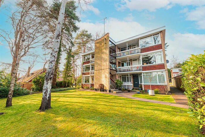 2 Bedroom Flat To Rent In Wulwyn Court, Linkway, Crowthorne, RG45