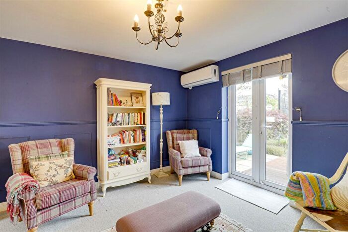 4 Bedroom Detached House For Sale In Chalfont Drive, Beechdale, Nottinghamshire, NG8