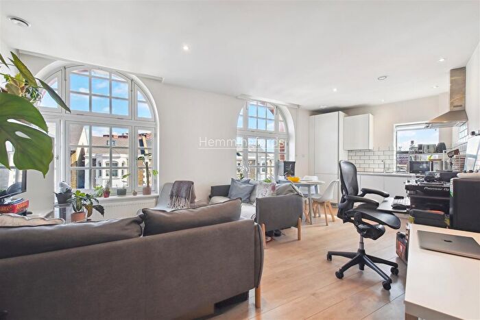 1 Bedroom Flat To Rent In Cambridge House, Mayes Road, Haringay, N22