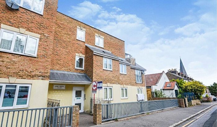 2 Bedroom Flat For Sale In Cannonbury Road, Ramsgate, Kent, CT11