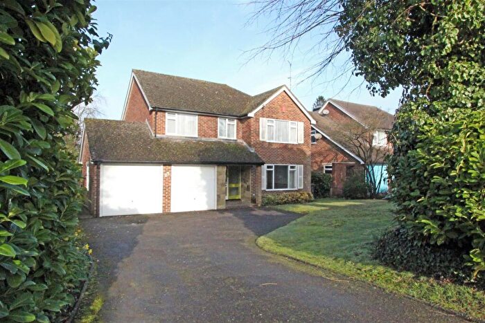 4 Bedroom Detached House For Sale In Heath Road, Potters Bar, EN6