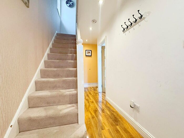 5 Bedroom Semi-Detached House To Rent In Holmdale Road, BS34
