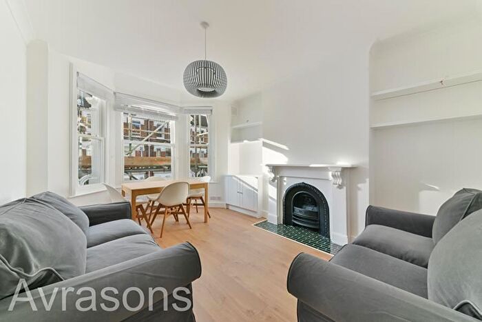 2 Bedroom Flat To Rent In Mayflower Road, London, SW9