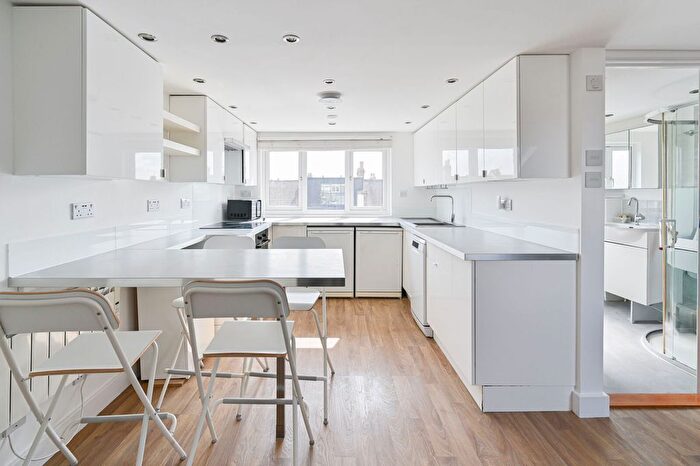 3 Bedroom Maisonette For Sale In Bruce Road, Mitcham, CR4
