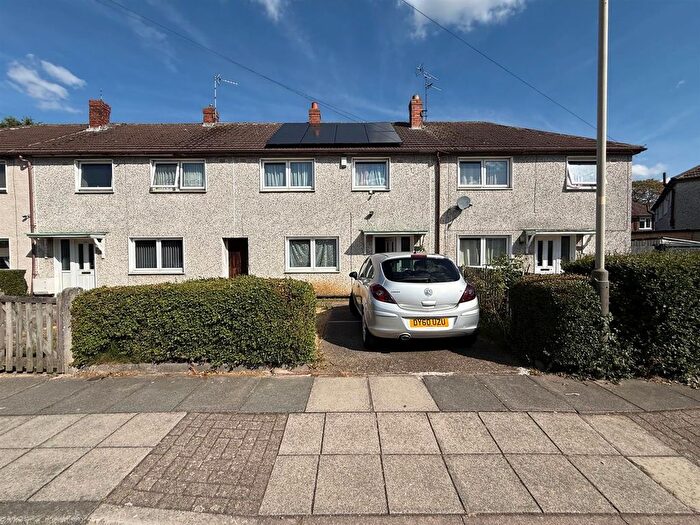 3 Bedroom Town House For Sale In David Avenue, Beaumont Leys, Leicester, LE4