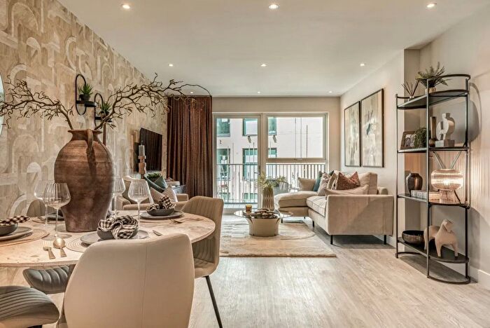2 Bedroom Flat For Sale In Flat Kew Bridge Rise, Brentford, TW8