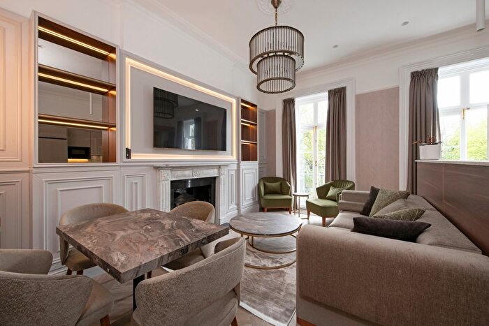 2 Bedroom Terraced House To Rent In Royal Crescent, Holland Park, W11