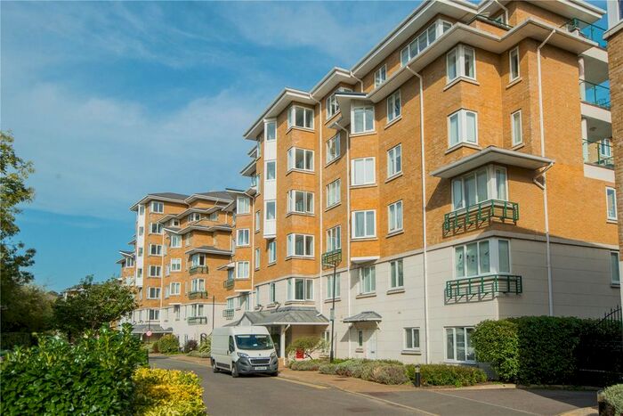 2 Bedroom Flat To Rent In Strand Drive, Richmond, Uk, TW9