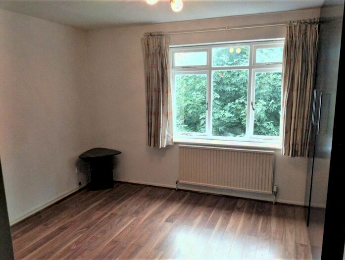 2 Bedroom Flat To Rent In Rusland Heights, Harrow, HA1